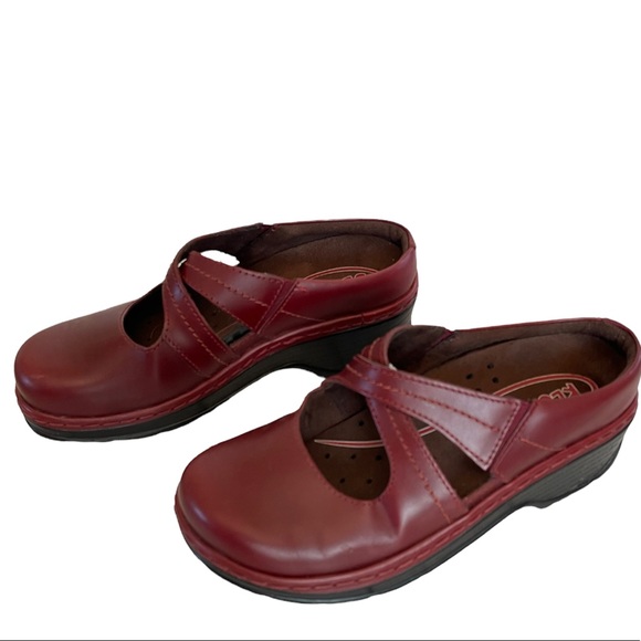 Klogs Women’s Slip Ons in Red - Picture 5 of 7